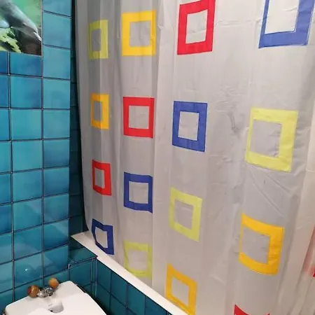 6 Personas En Apartment
