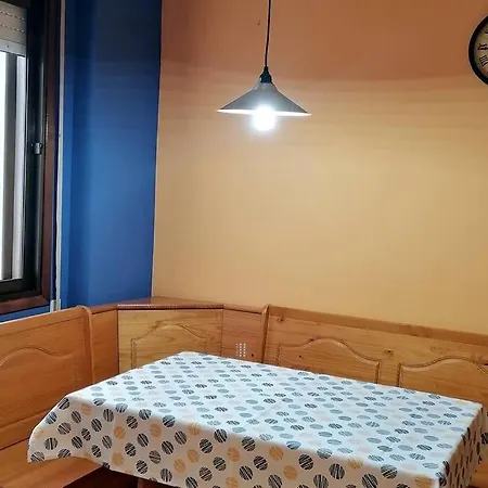 Apartment 6 Personas En