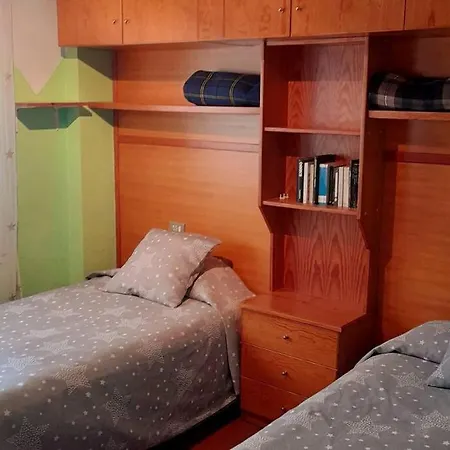 Apartment 6 Personas En